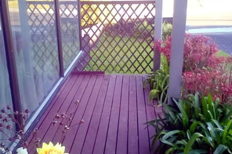 Photo of property in 102a Manhattan Heights, Glendene, Auckland, 0602