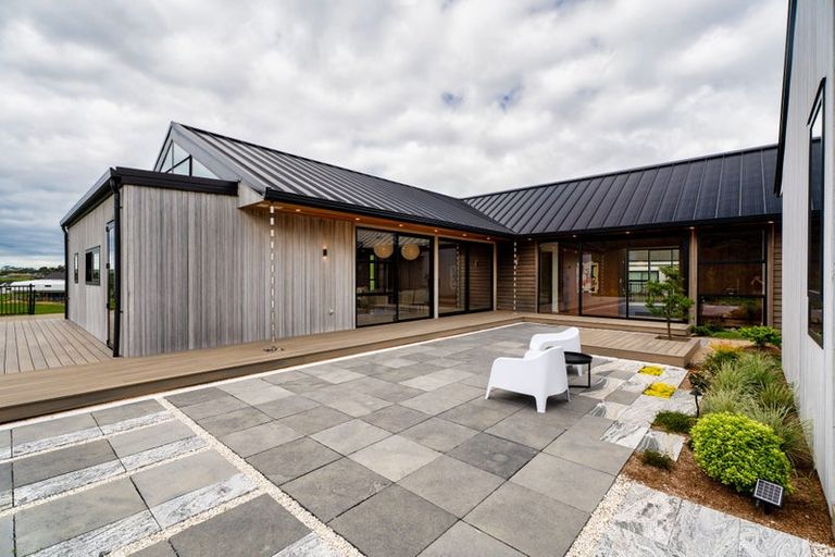 Photo of property in 10 Taha Puke Road, Okura Bush, Silverdale, 0794