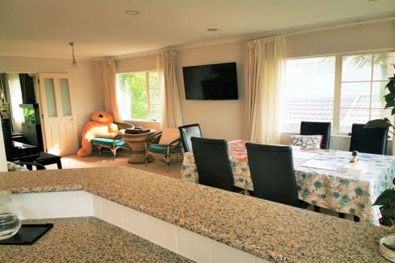 Photo of property in 28 Tyburn Lane, Unsworth Heights, Auckland, 0632