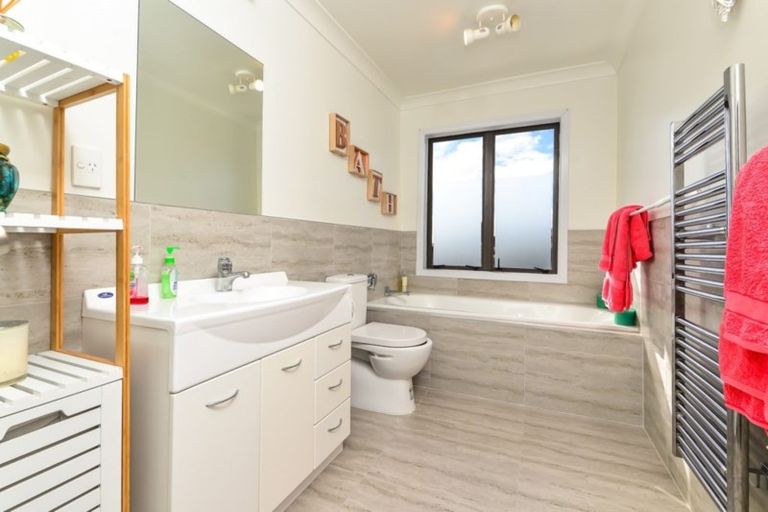 Photo of property in 72 Forest Lake Road, Forest Lake, Hamilton, 3200