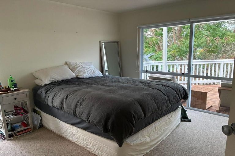 Photo of property in 13b Rodney Road, Northcote Point, Auckland, 0627
