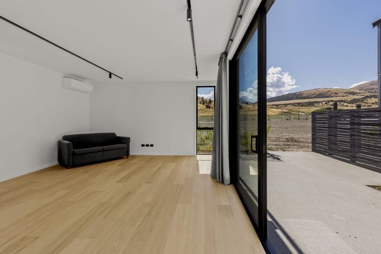 Photo of property in 45 Casterway Crescent, Jacks Point, 9371