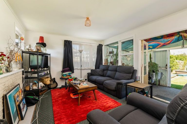 Photo of property in 44 Cobham Crescent, Kelston, Auckland, 0602