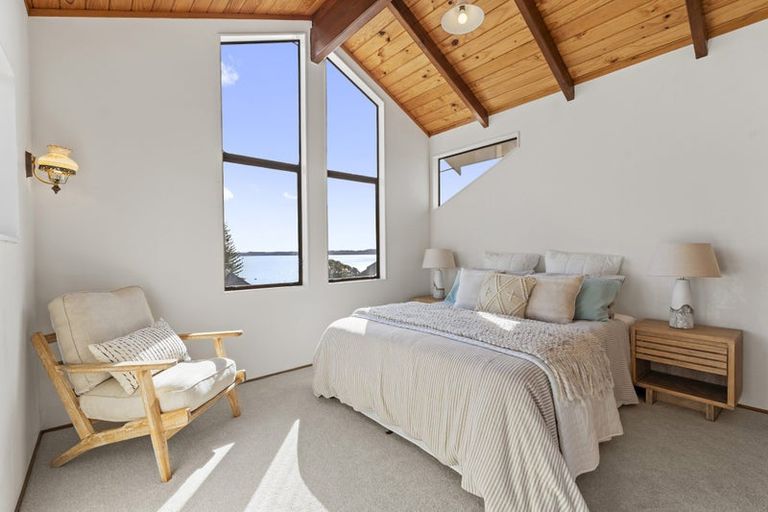 Photo of property in 26 Pacific Parade, Army Bay, Whangaparaoa, 0930