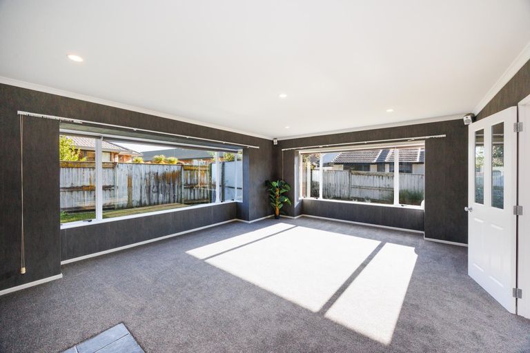 Photo of property in 20 Johnstone Drive, Fitzherbert, Palmerston North, 4410