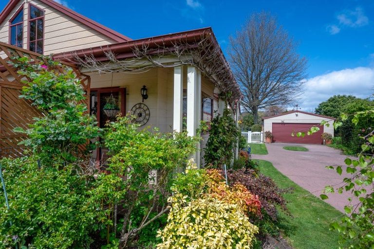 Photo of property in 19 Gibbs Place, Kinloch, Taupo, 3377
