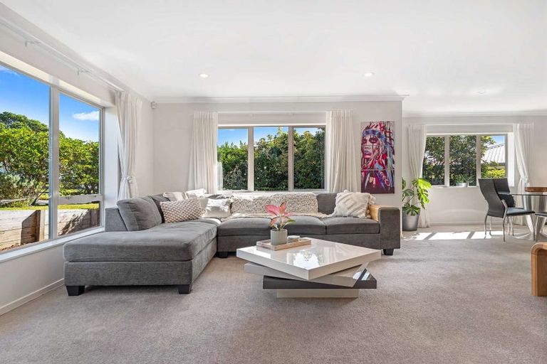 Photo of property in 15 Cabeleigh Drive, Helensville, 0800