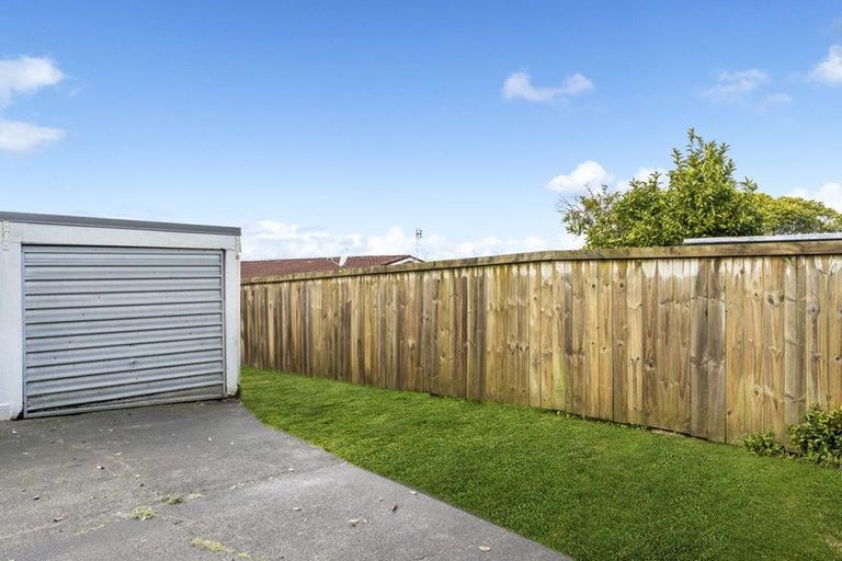 Photo of property in 2/27 Spence Road, Henderson, Auckland, 0612