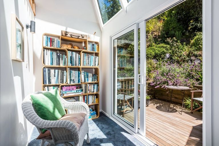 Photo of property in 21 Ferry Road, Days Bay, Lower Hutt, 5013