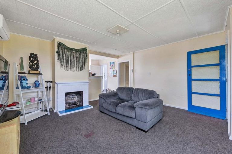 Photo of property in 2 Dixon Avenue, Hawera, 4610