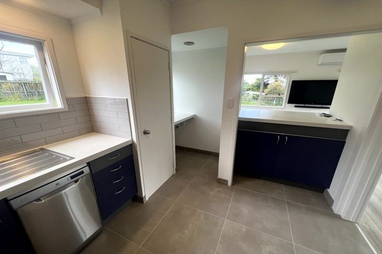 Photo of property in 1/3 Exmouth Road, Northcote, Auckland, 0627