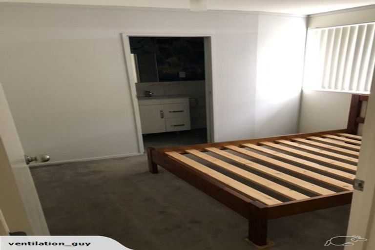 Photo of property in 33 Hewlett Road, Massey, Auckland, 0614