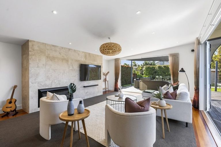 Photo of property in 3a Walton Street, Red Beach, 0932