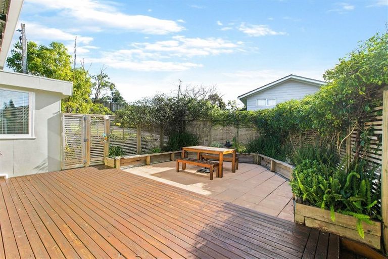 Photo of property in 55 Sunset Road, Totara Vale, Auckland, 0632