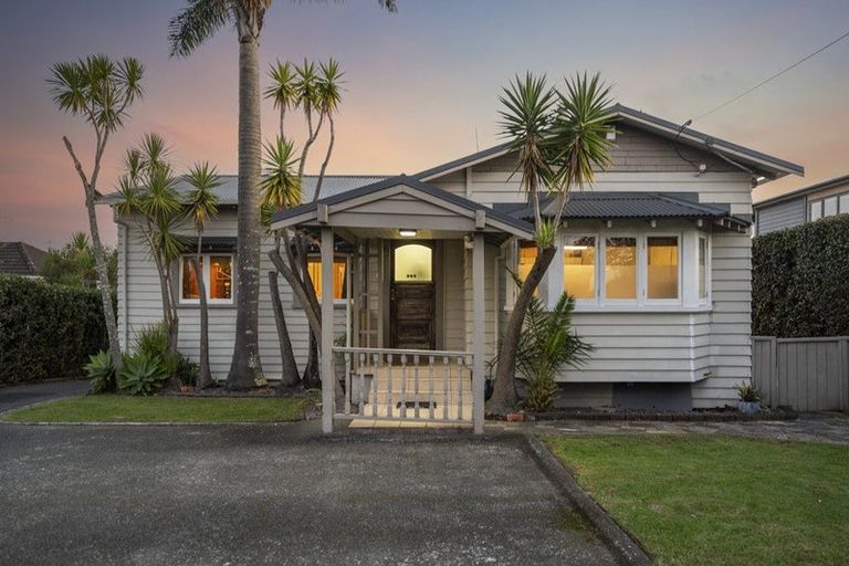 Photo of property in 1/305 Lake Road, Hauraki, Auckland, 0622