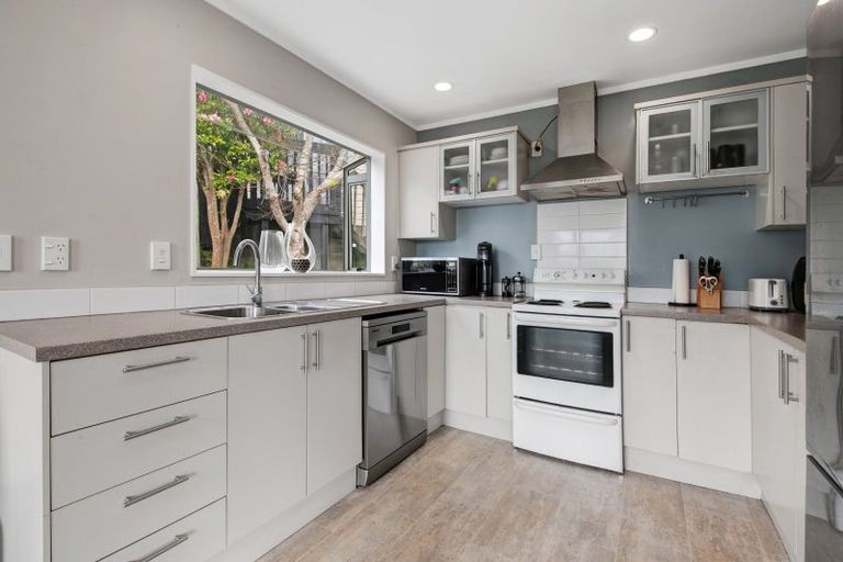 Photo of property in 2/26 Kestrel Heights, Arkles Bay, Whangaparaoa, 0932