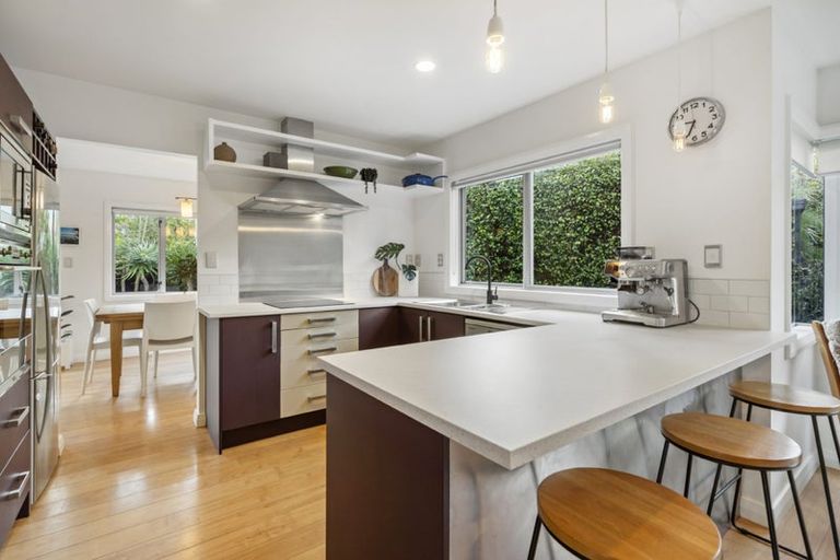 Photo of property in 2/7 Phillip Parade, Forrest Hill, Auckland, 0620