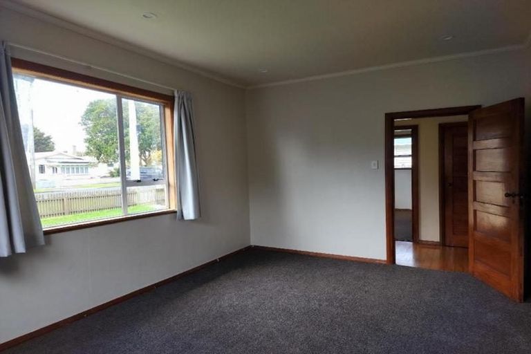 Photo of property in 42 Fitzroy Road, Fitzroy, New Plymouth, 4312