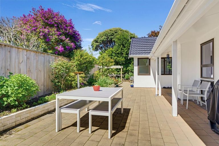 Photo of property in 21 Rawene Street, Waikanae, 5036