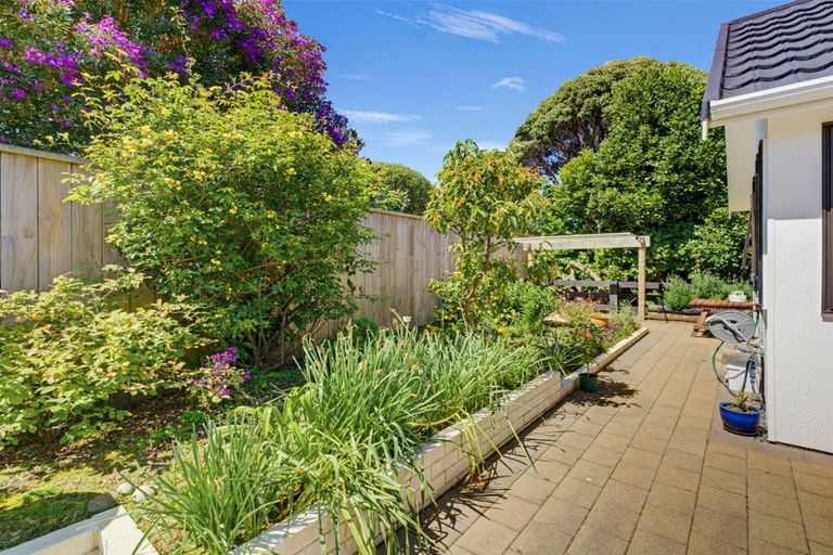 Photo of property in 21 Rawene Street, Waikanae, 5036