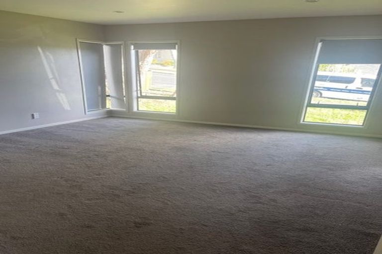 Photo of property in 9 Gwenand Place, Botany Downs, Auckland, 2010