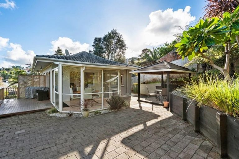 Photo of property in 2/43 Seaton Road, Murrays Bay, Auckland, 0630