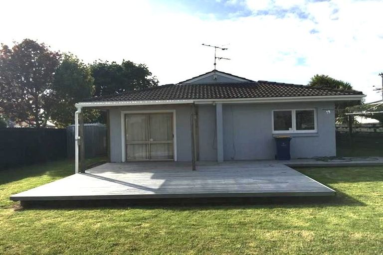 Photo of property in 2/318 Royal Road, Massey, Auckland, 0614