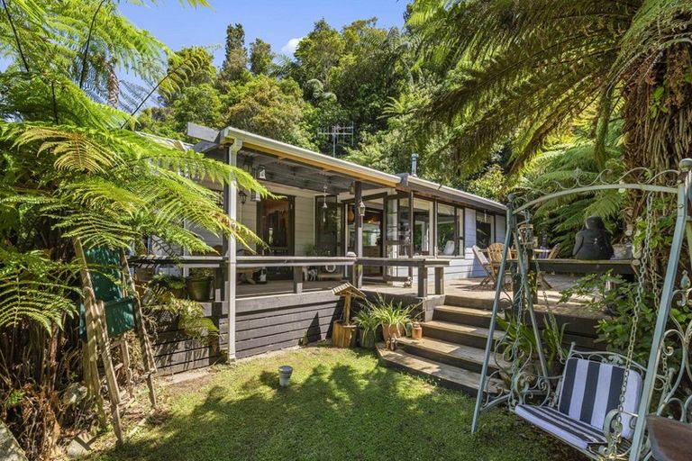 Photo of property in 15 Tombleson Road, Lake Rotoma, Rotorua, 3074