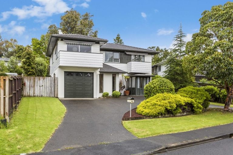 Photo of property in 25 Spinella Drive, Bayview, Auckland, 0629