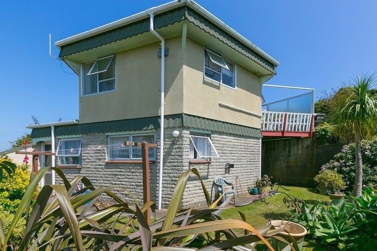 Photo of property in 1/4 Scott Street, Moturoa, New Plymouth, 4310