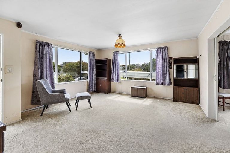 Photo of property in 11 Yarrow Place, Papakowhai, Porirua, 5024