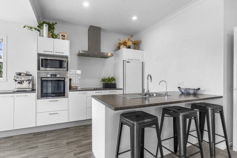 Photo of property in 1 Rainsford Street, Moturoa, New Plymouth, 4310