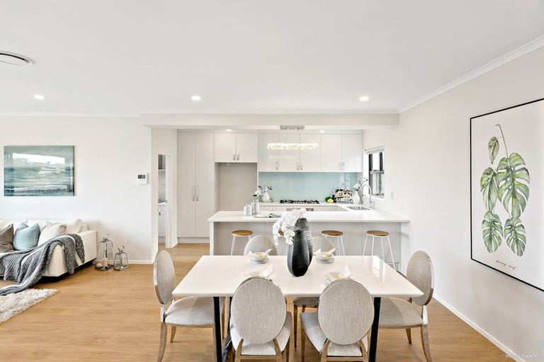 Photo of property in 10 Ascension Crescent, Orewa, 0931