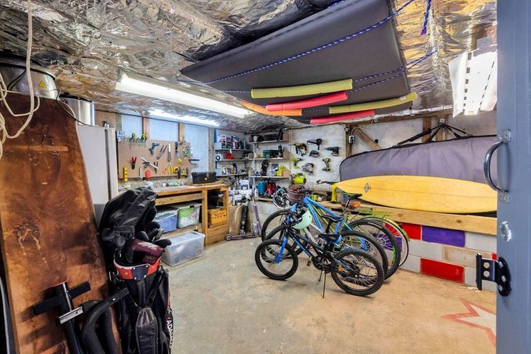 Photo of property in 21 Birdwood Road, Swanson, Auckland, 0612