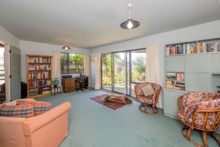 Photo of property in 108 Field Way, Waikanae Beach, Waikanae, 5036
