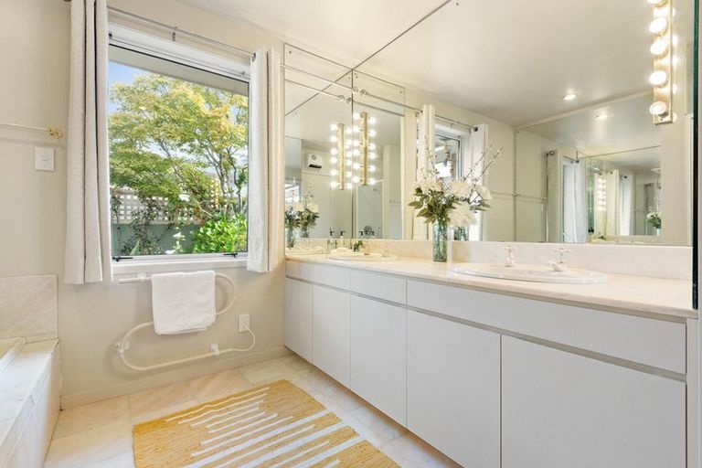 Photo of property in 1 Colquhoun Street, Glenross, Dunedin, 9011