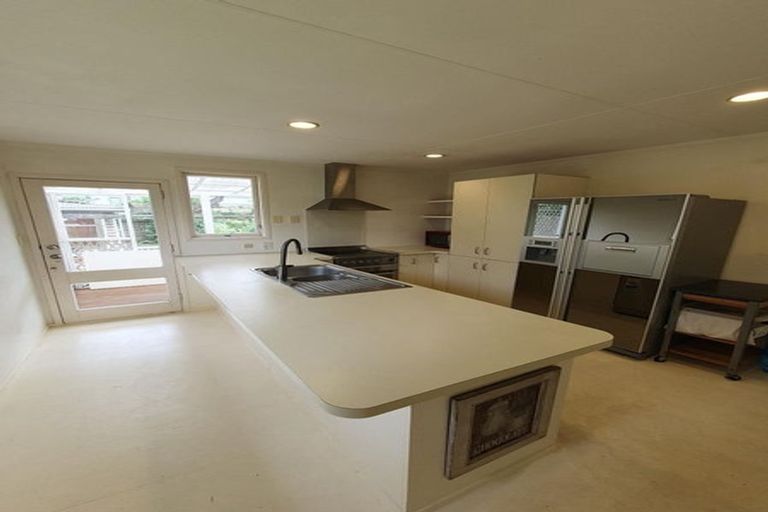Photo of property in 28 Stanley Avenue, Milford, Auckland, 0620