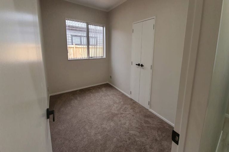 Photo of property in 28 Koroheke Road, Takanini, 2110