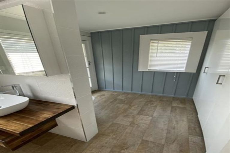 Photo of property in 107 Beach Road, Mellons Bay, Auckland, 2014