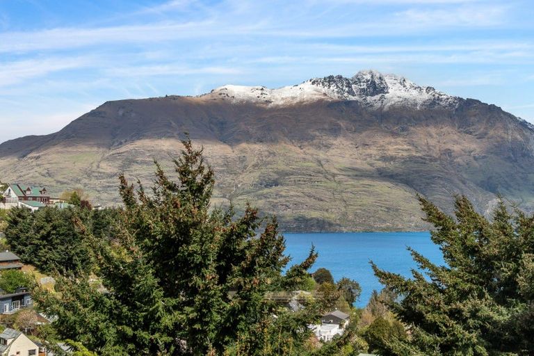 Photo of property in 16a Dart Place, Fernhill, Queenstown, 9300