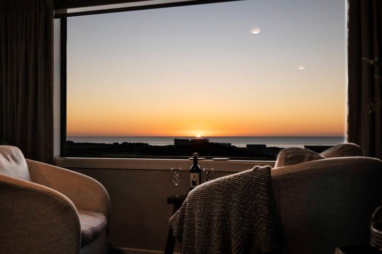 Photo of property in 24 Darwin Crescent, Spotswood, New Plymouth, 4310