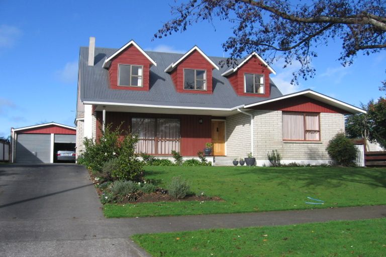 Photo of property in 22 Raglan Avenue, Cloverlea, Palmerston North, 4412