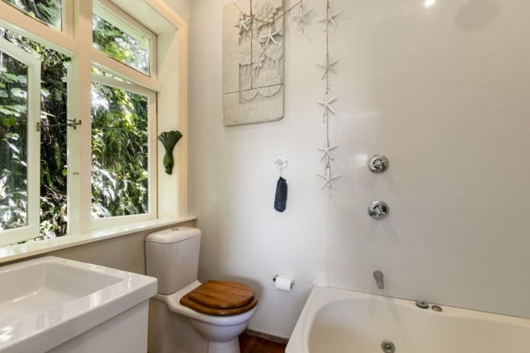 Photo of property in 34 Ferry Road, Days Bay, Lower Hutt, 5013