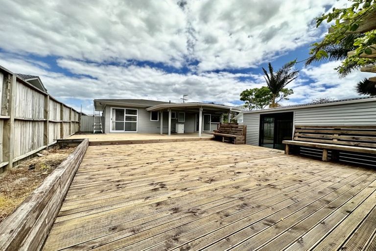 Photo of property in 54 Edgewater Drive, Pakuranga, Auckland, 2010