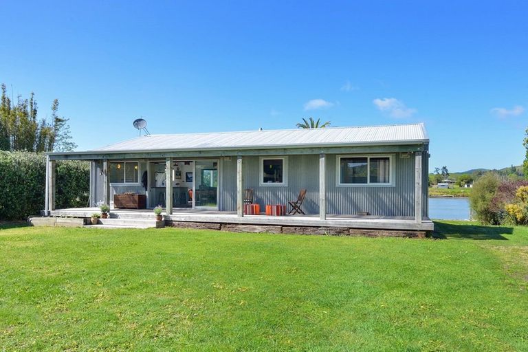 Photo of property in 14 Monkhouse Street, Tolaga Bay, 4077