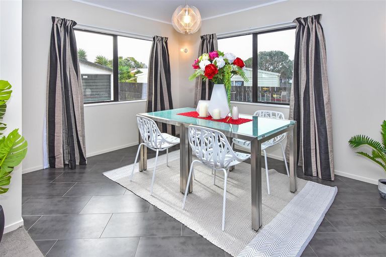 Photo of property in 7 Bill Phillip Place, Clendon Park, Auckland, 2103