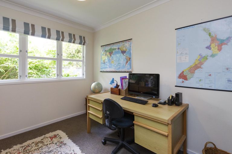 Photo of property in 2 Williams Terrace, Fitzherbert, Palmerston North, 4410