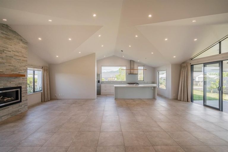 Photo of property in 1 Topping Place, Whitianga, 3510