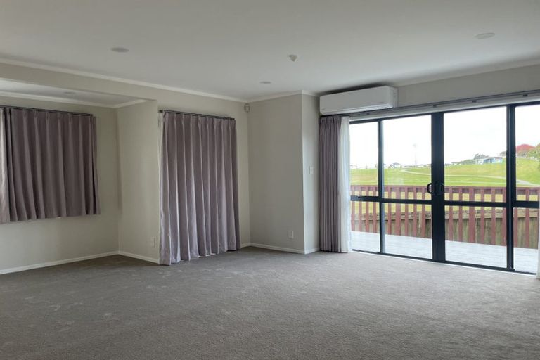 Photo of property in 3/485 Don Buck Road, Massey, Auckland, 0614