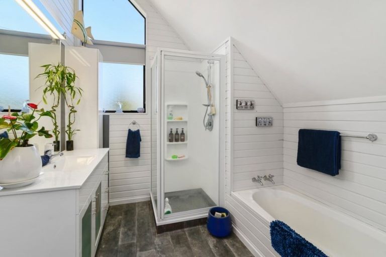 Photo of property in 74a Grand Vue Road, Kawaha Point, Rotorua, 3010